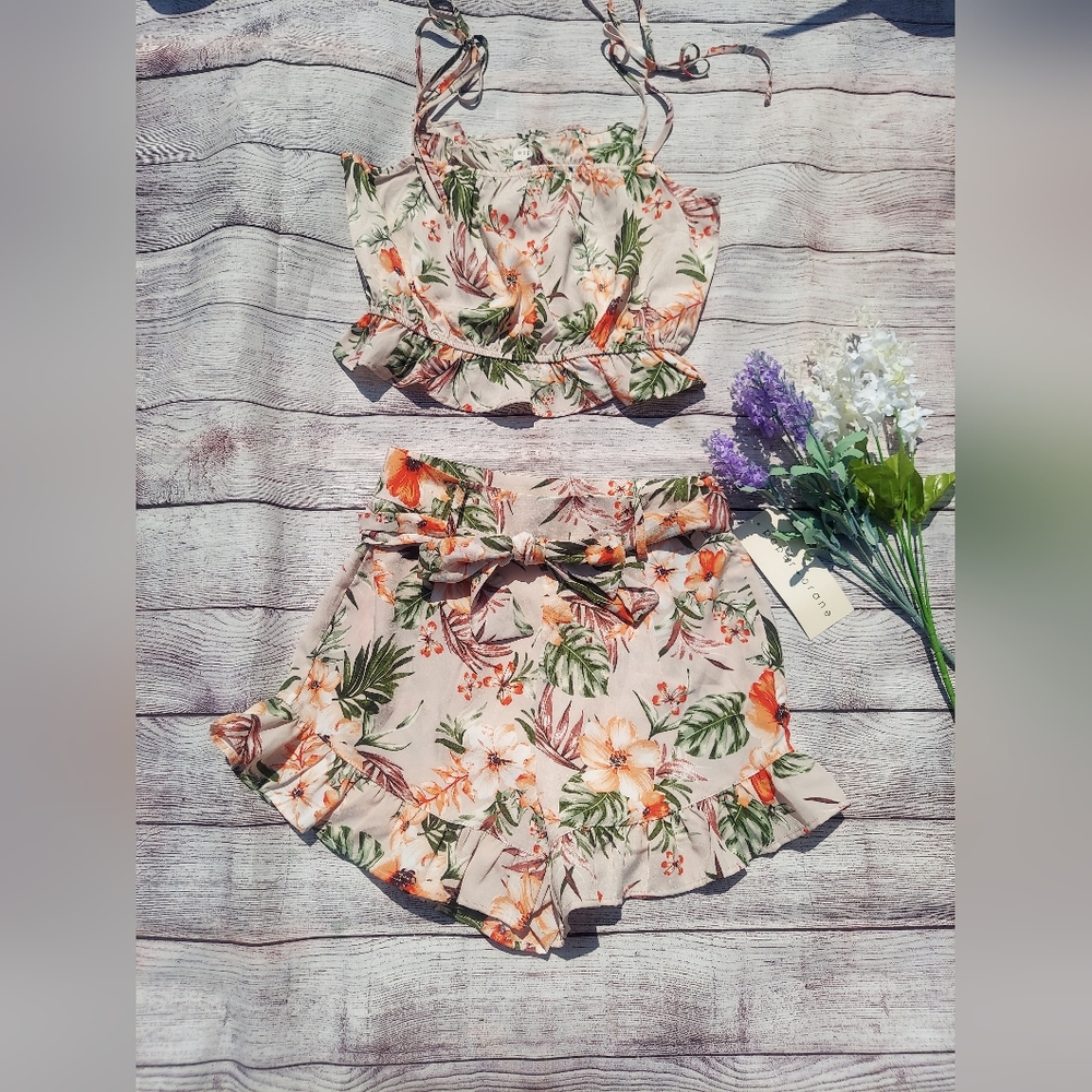 Paper Crane Cream Floral Two-Piece Crop Top & Ruffle Shorts Set NWT